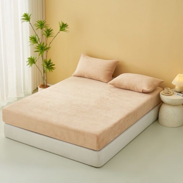 Велюрове простирадло на резинці – бежеве