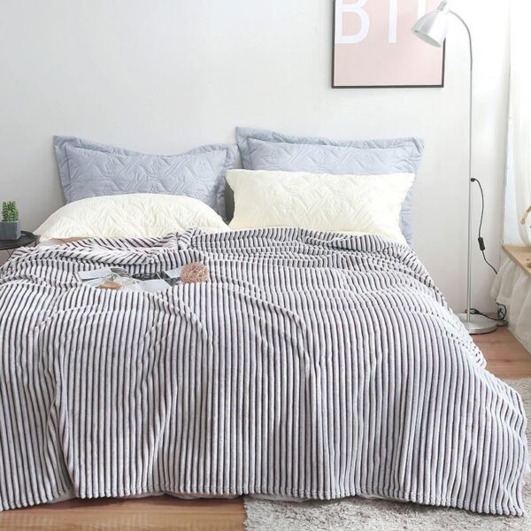 Плед зебра – біло-фіолетовий