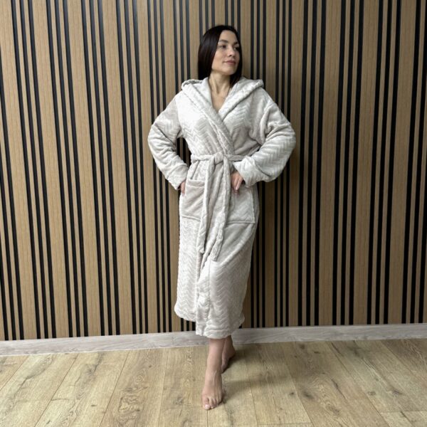 Жіночий плюш-халат – сріблястий рельєф Жіночий плюш-халат – сріблястий рельєф