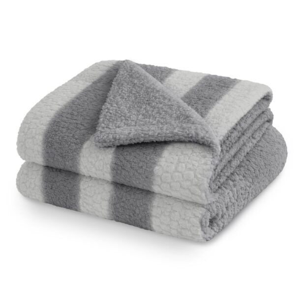 Плед-шерпа – сіра смужка