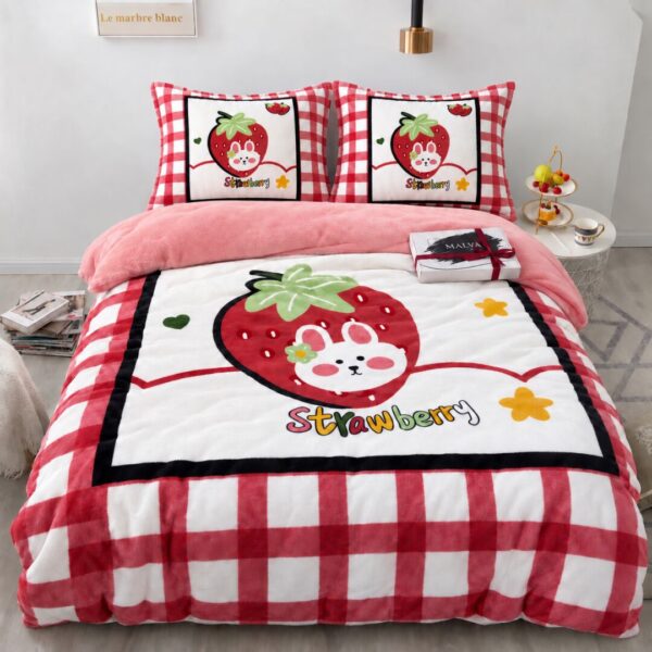 Комплект постільної білизни дитячий Комплект постільної білизни велюр дитячий - солодка полуничка